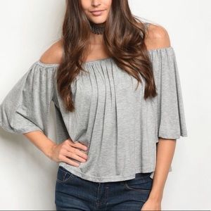 ✨Host Pick✨ Grey Flowy Cold Shoulder Top